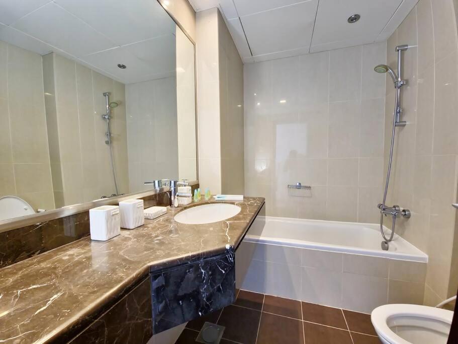 Harf5110-luxury 1br W Pool & Gym Апартаменти *